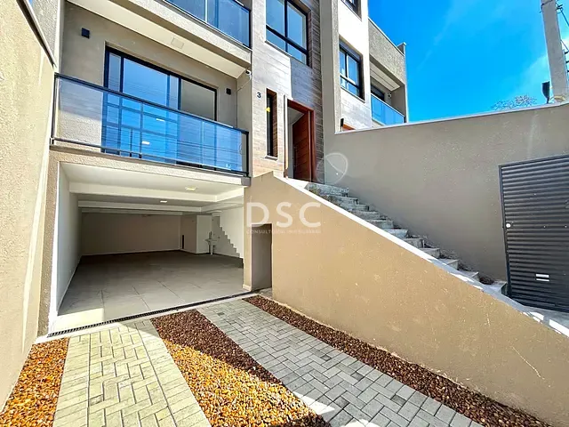 Casa 4 quartos e 5 banheiros, à venda, no bairro Tingui em Curitiba