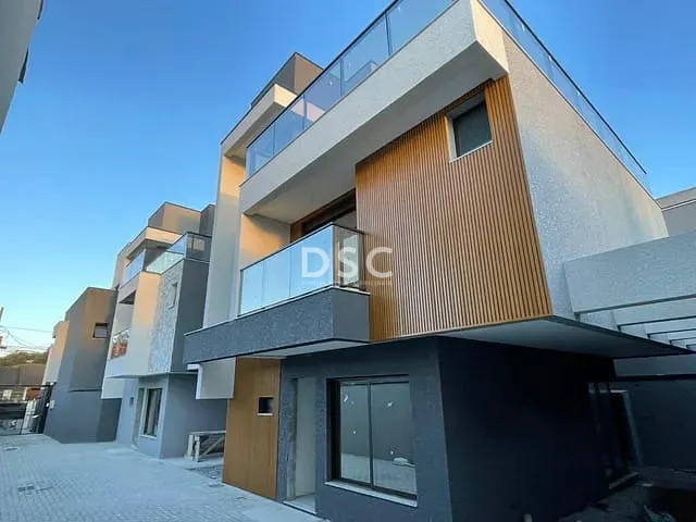 Casa 3 quartos e 5 banheiros, à venda, no bairro Jardim das Américas em Curitiba