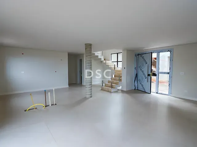 Casa 3 quartos e 5 banheiros, à venda, no bairro Mercês em Curitiba