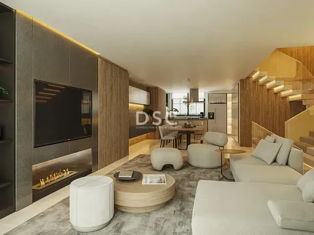 Casa 4 quartos e 6 banheiros, à venda, no bairro Santa Felicidade em Curitiba