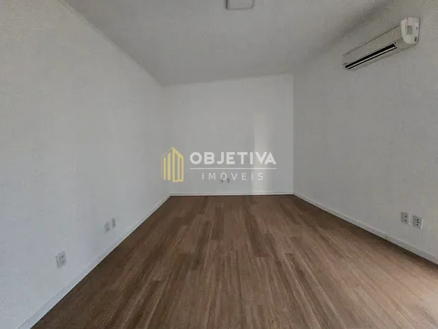 Sala à venda, no bairro Floresta em Porto Alegre