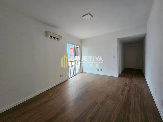 Sala à venda, no bairro Floresta em Porto Alegre
