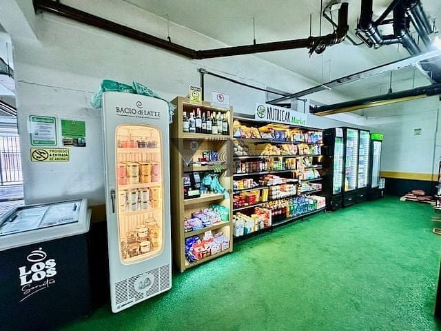 Apartamento à venda com 2 quartos, 74m² - Foto 32