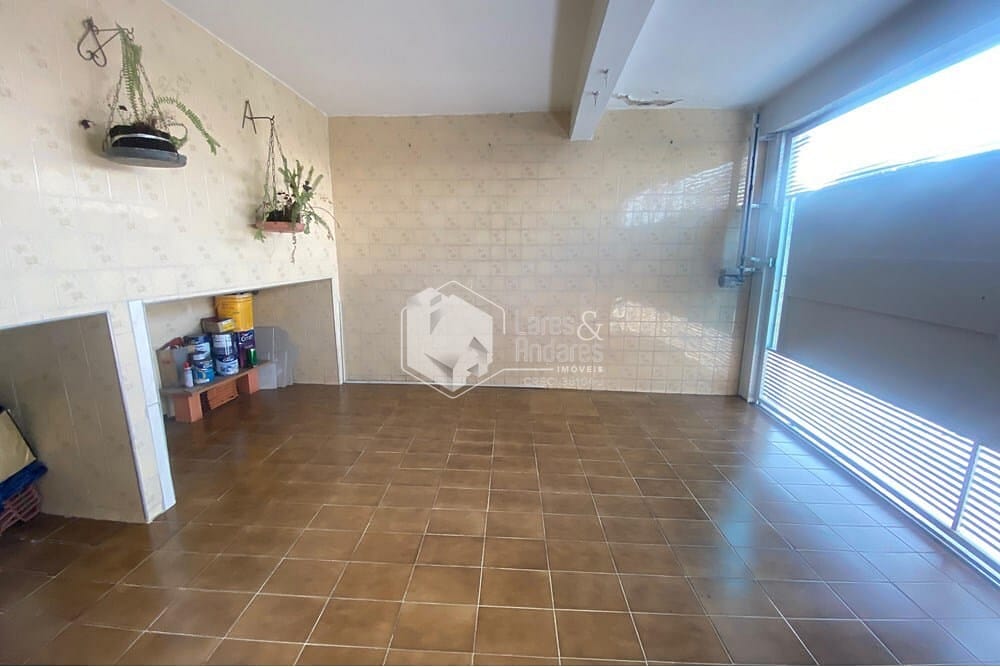 Casa à venda com 3 quartos, 220m² - Foto 4