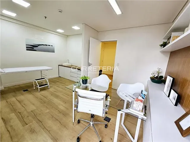 Sala à venda, no bairro Vila Mariana em São Paulo