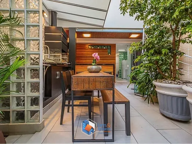 Casa 5 quartos e 4 banheiros, à venda, no bairro Bosque da Saúde em São Paulo