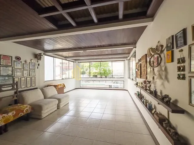 Casa 3 quartos e 4 banheiros, à venda, no bairro Bela Vista em Porto Alegre