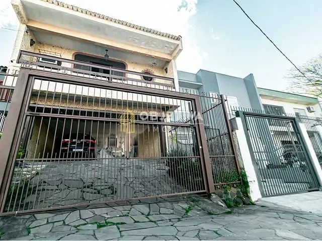 Casa 3 quartos e 4 banheiros, à venda, no bairro Passo da Areia em Porto Alegre