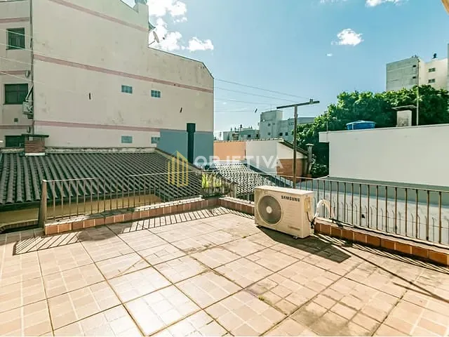 Casa 3 quartos e 4 banheiros, à venda, no bairro Passo da Areia em Porto Alegre