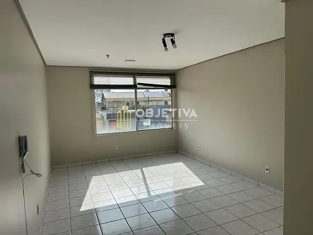 Sala à venda, no bairro Azenha em Porto Alegre