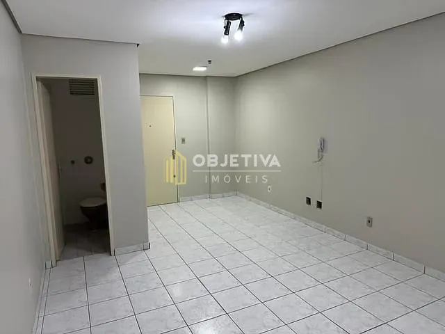 Sala à venda, no bairro Azenha em Porto Alegre