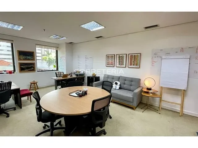 Sala à venda, no bairro Cidade Monções em São Paulo