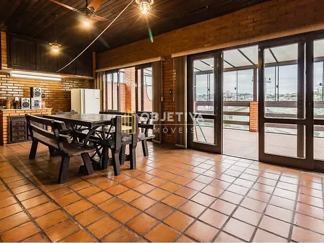 Casa 3 quartos e 5 banheiros, à venda, no bairro Partenon em Porto Alegre