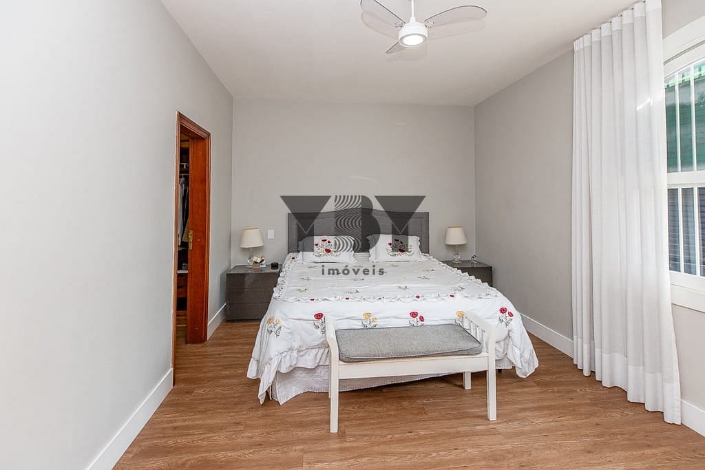 Casa à venda com 4 quartos, 450m² - Foto 17