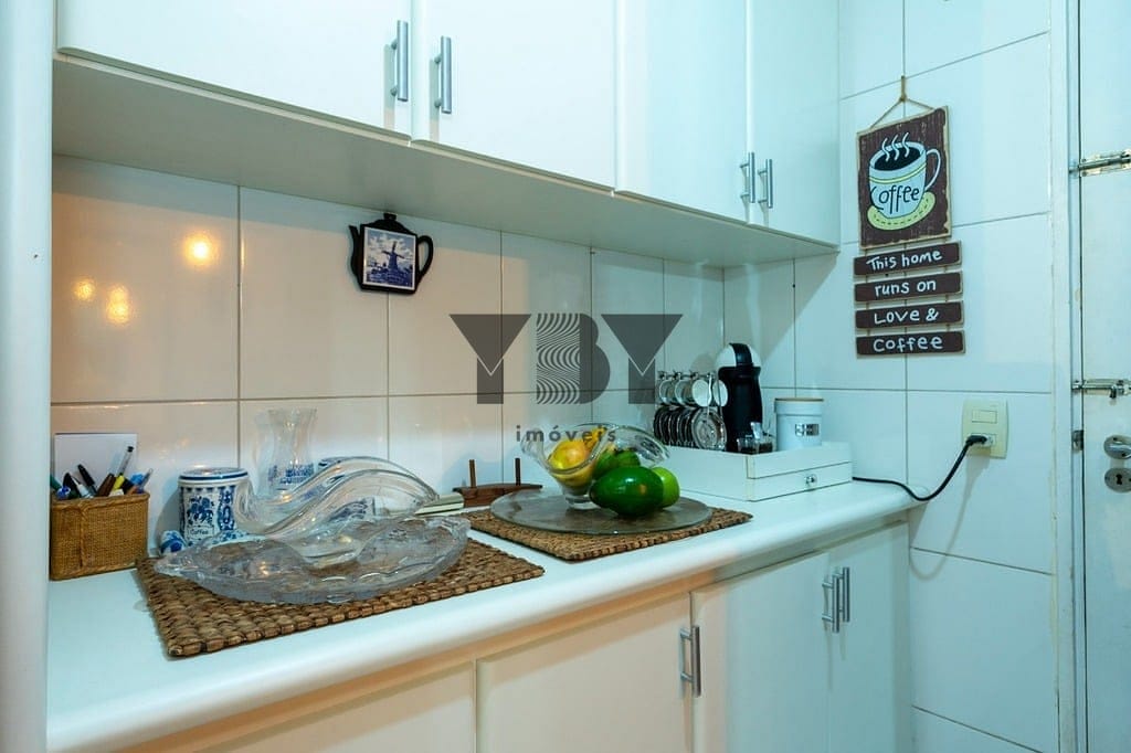 Apartamento à venda com 3 quartos, 130m² - Foto 2