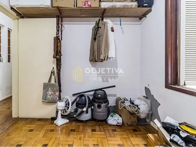 Casa 3 quartos e 5 banheiros, à venda, no bairro Partenon em Porto Alegre