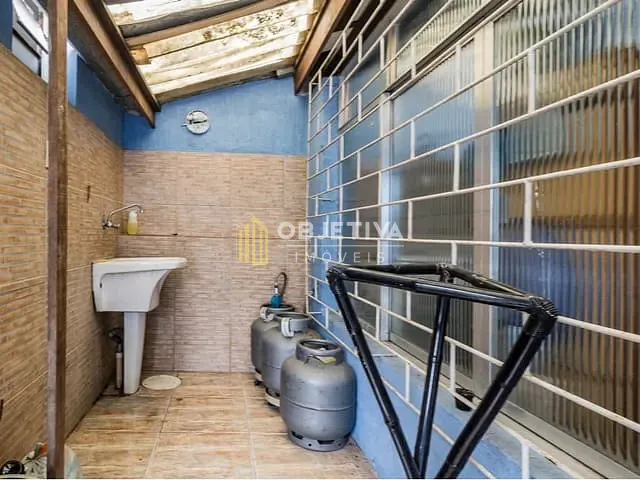 Casa 3 quartos e 5 banheiros, à venda, no bairro Partenon em Porto Alegre