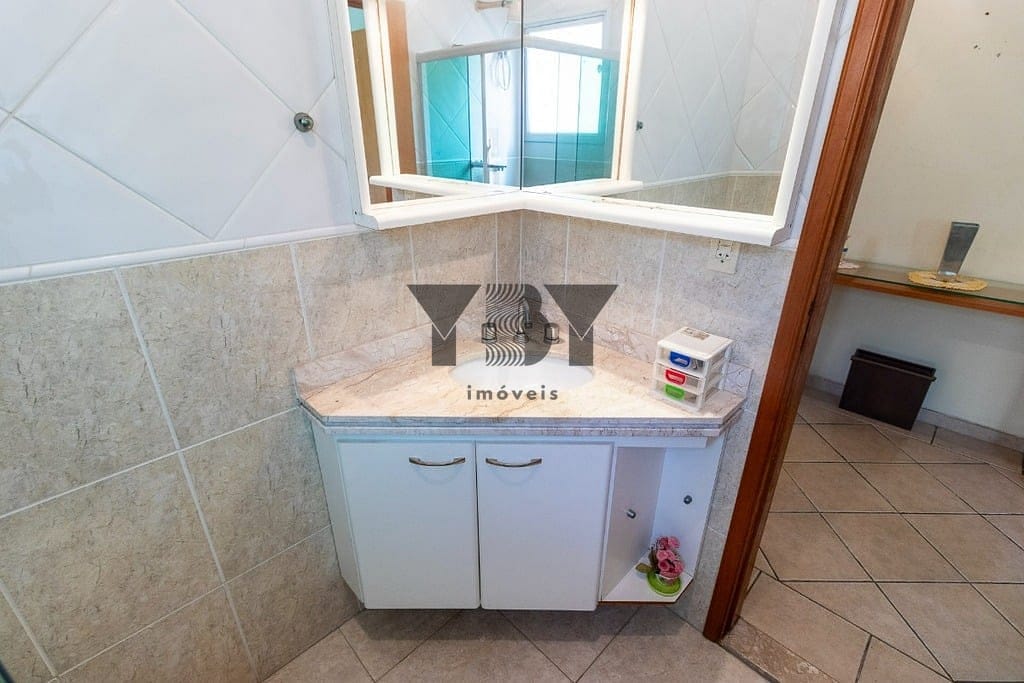 Casa à venda com 5 quartos, 200m² - Foto 4