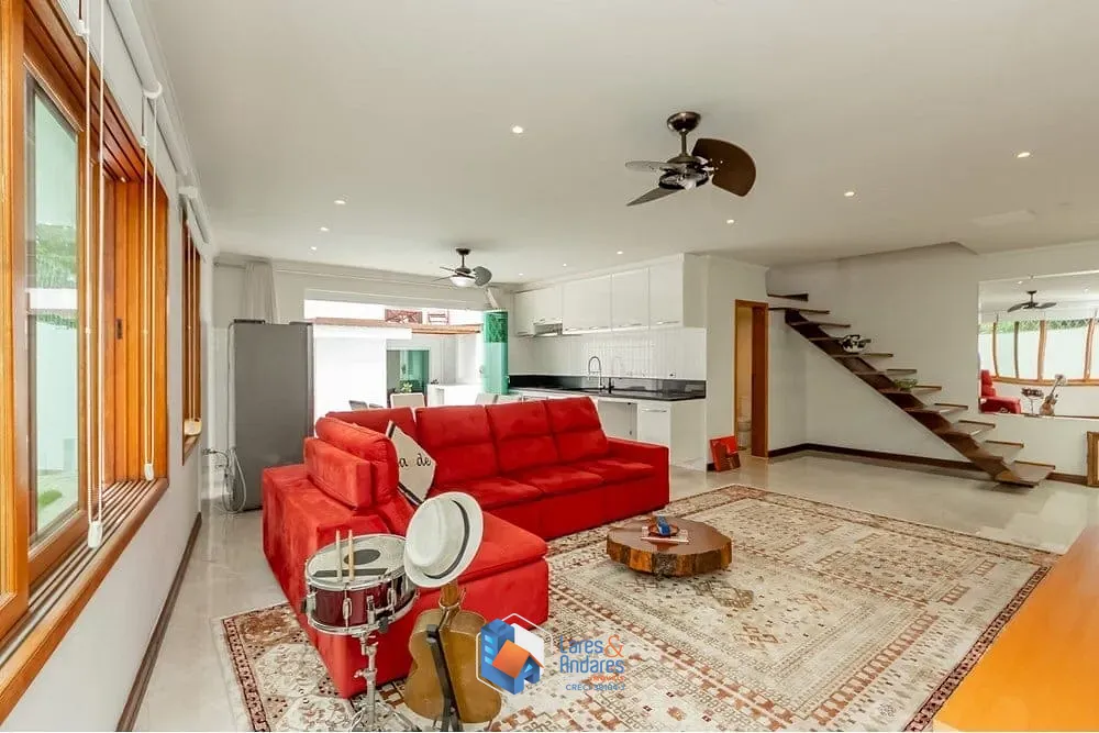 Casa, 3 quartos, 247 m² - Foto 1