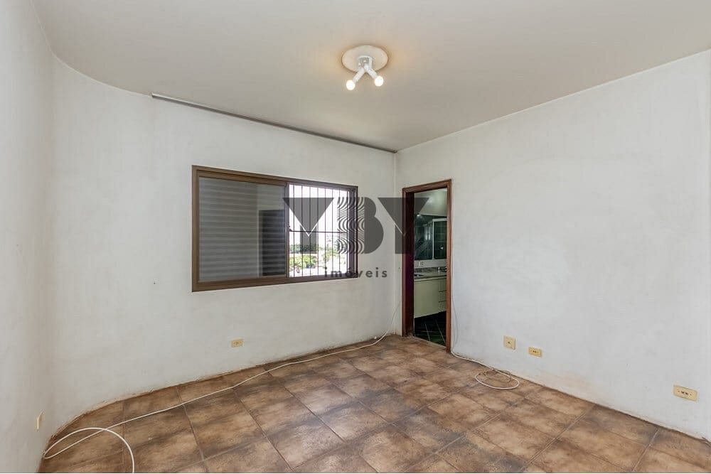 Apartamento à venda com 4 quartos, 209m² - Foto 13