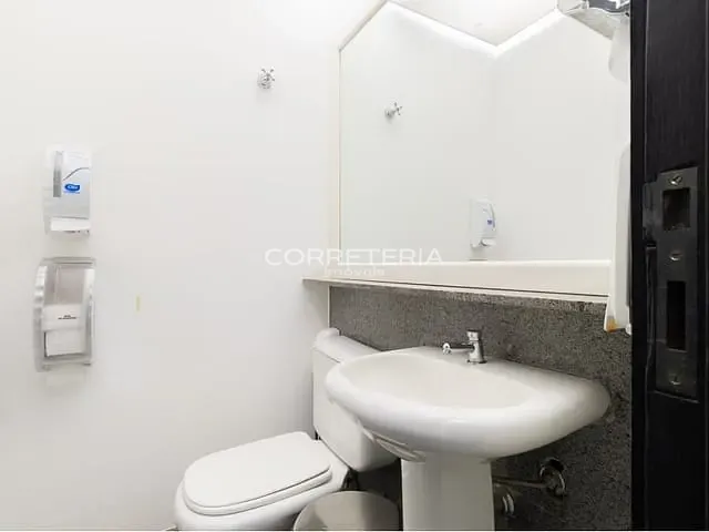 Sala à venda, no bairro Pinheiros em São Paulo