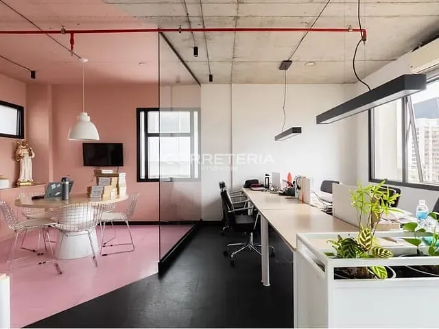 Sala à venda, no bairro Pinheiros em São Paulo