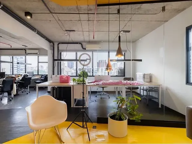 Sala à venda, no bairro Pinheiros em São Paulo