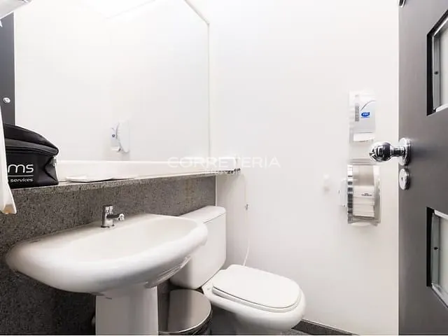 Sala à venda, no bairro Pinheiros em São Paulo