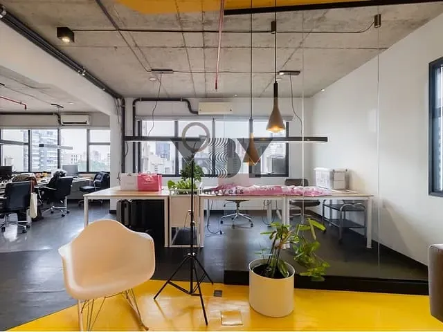 Sala à venda, no bairro Pinheiros em São Paulo