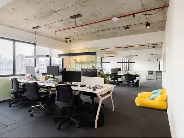 Sala à venda, no bairro Pinheiros em São Paulo