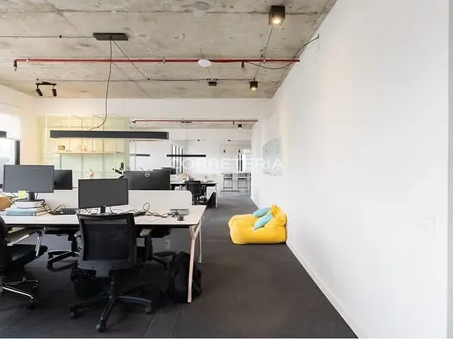 Sala à venda, no bairro Pinheiros em São Paulo