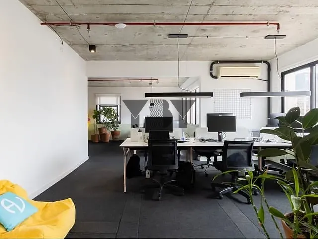 Sala à venda, no bairro Pinheiros em São Paulo