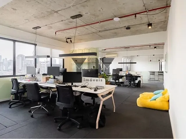 Sala à venda, no bairro Pinheiros em São Paulo