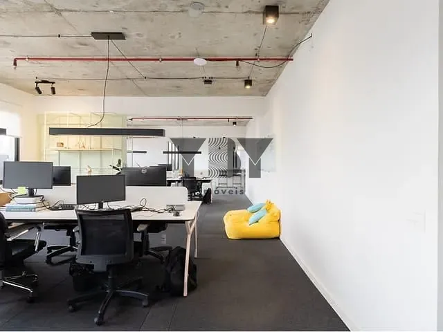 Sala à venda, no bairro Pinheiros em São Paulo