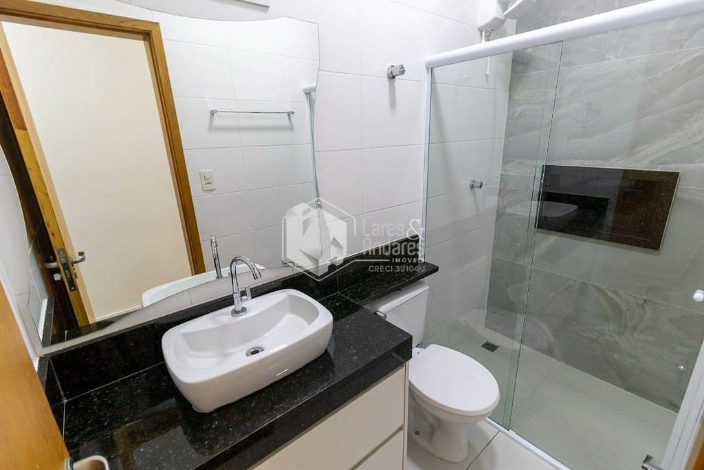 Casa à venda com 2 quartos, 96m² - Foto 2