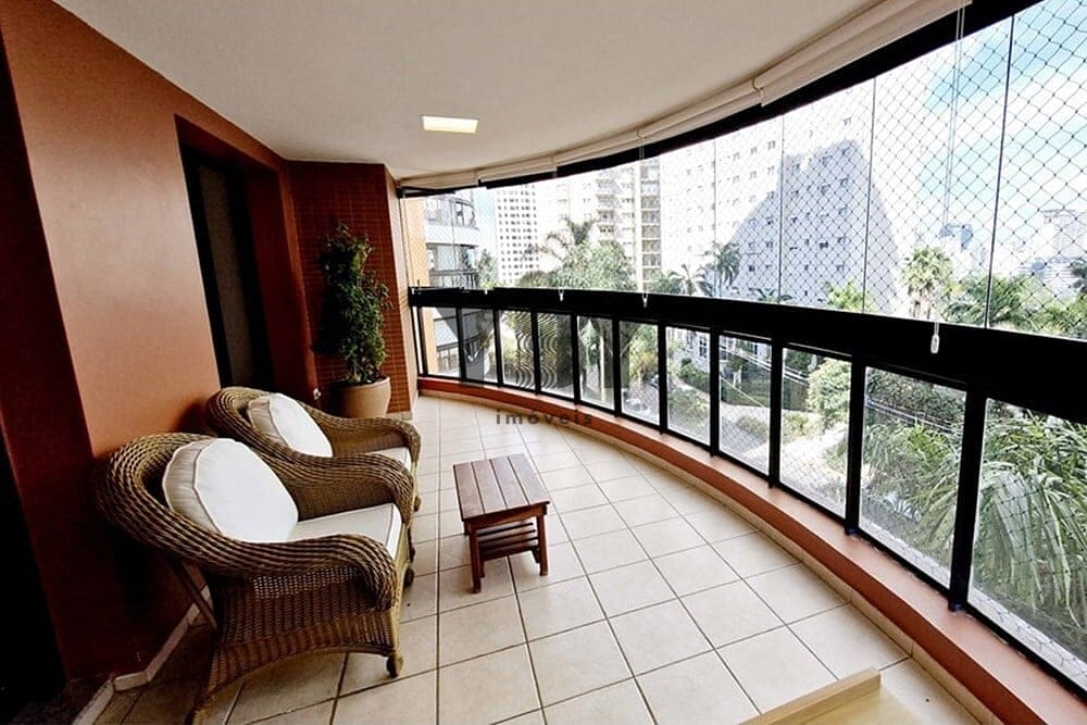 Apartamento à venda com 3 quartos, 195m² - Foto 1