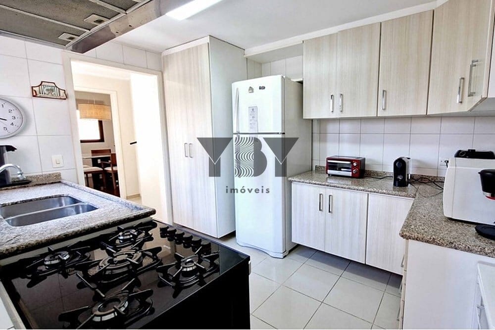 Apartamento à venda com 3 quartos, 195m² - Foto 9