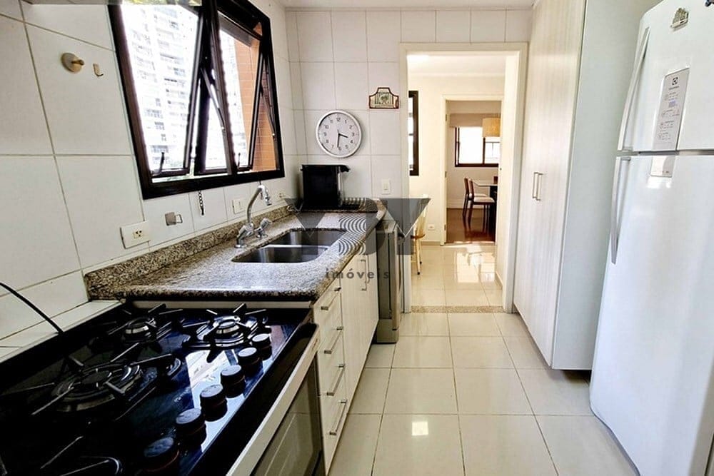Apartamento à venda com 3 quartos, 195m² - Foto 10