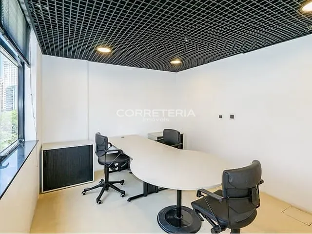 Sala à venda, no bairro Vila Olímpia em São Paulo