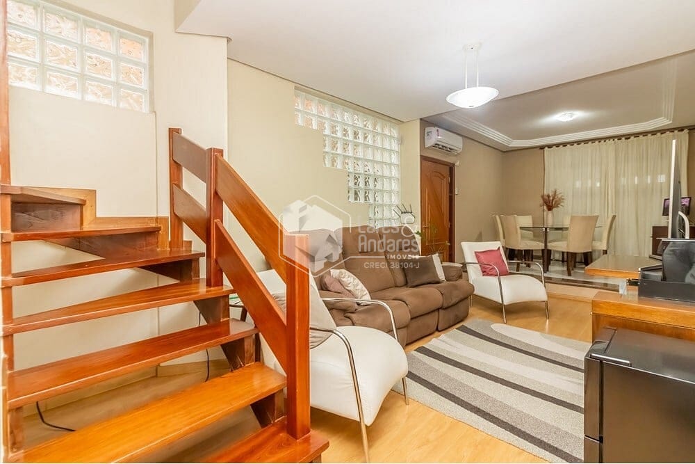 Casa à venda com 3 quartos, 143m² - Foto 1