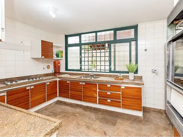 Casa 4 quartos e 6 banheiros, à venda, no bairro Chácara Monte Alegre em São Paulo