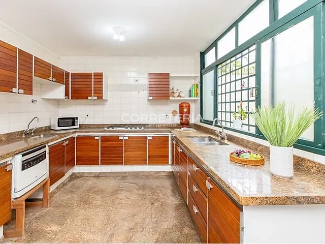 Casa 4 quartos e 6 banheiros, à venda, no bairro Chácara Monte Alegre em São Paulo