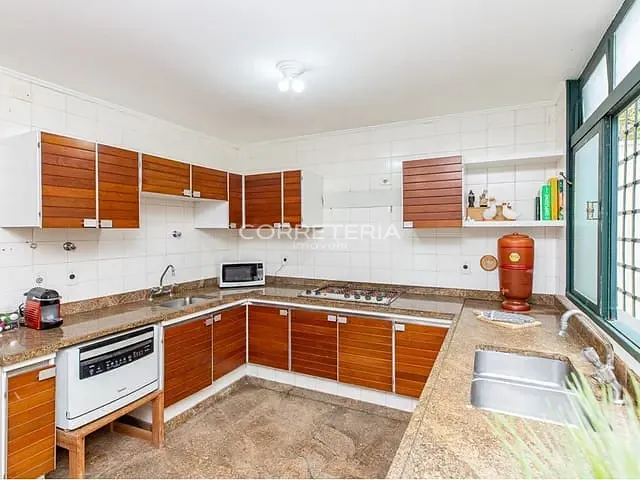 Casa 4 quartos e 6 banheiros, à venda, no bairro Chácara Monte Alegre em São Paulo