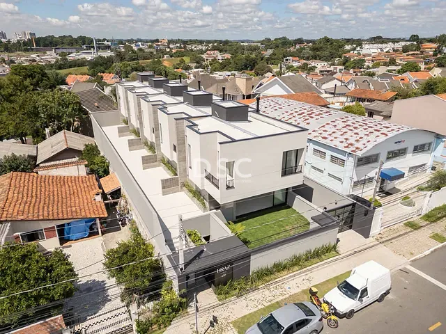 Casa 3 quartos e 4 banheiros, à venda, no bairro São Braz em Curitiba