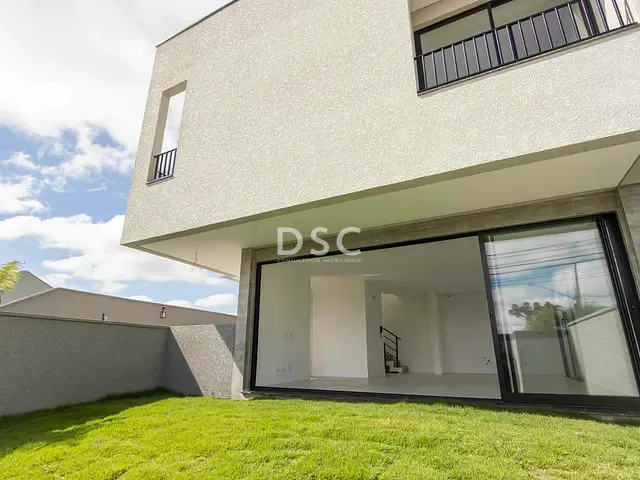 Casa 3 quartos e 4 banheiros, à venda, no bairro São Braz em Curitiba