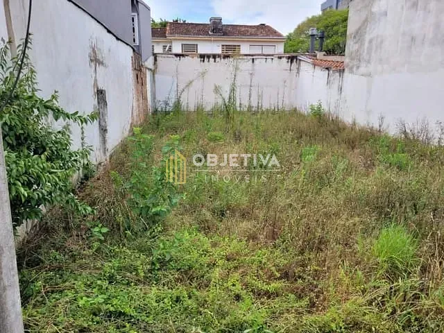 Terreno à venda, no bairro Jardim Botânico em Porto Alegre