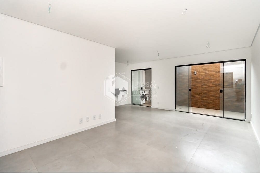 Casa à venda com 3 quartos, 110m² - Foto 1