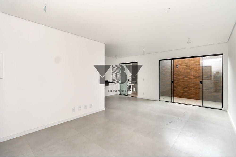 Casa à venda com 3 quartos, 110m² - Foto 1