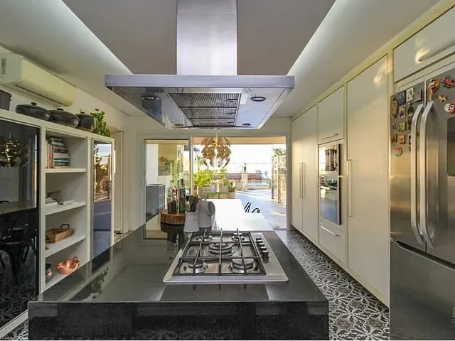 Casa 4 quartos e 7 banheiros, à venda, no bairro Nonoai em Porto Alegre