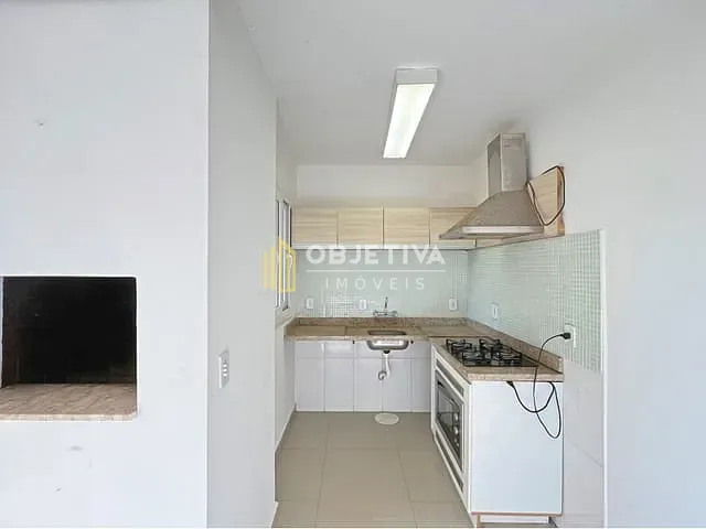 Casa 2 quartos e 2 banheiros, à venda, no bairro Guarujá em Porto Alegre